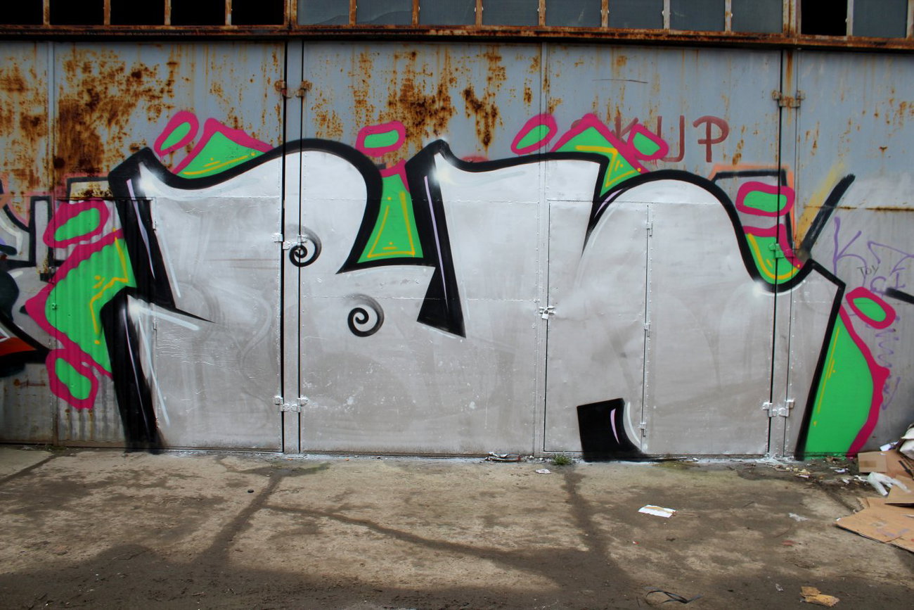 Graffiti Wall - Photo by Rewolwer - BN (2014)