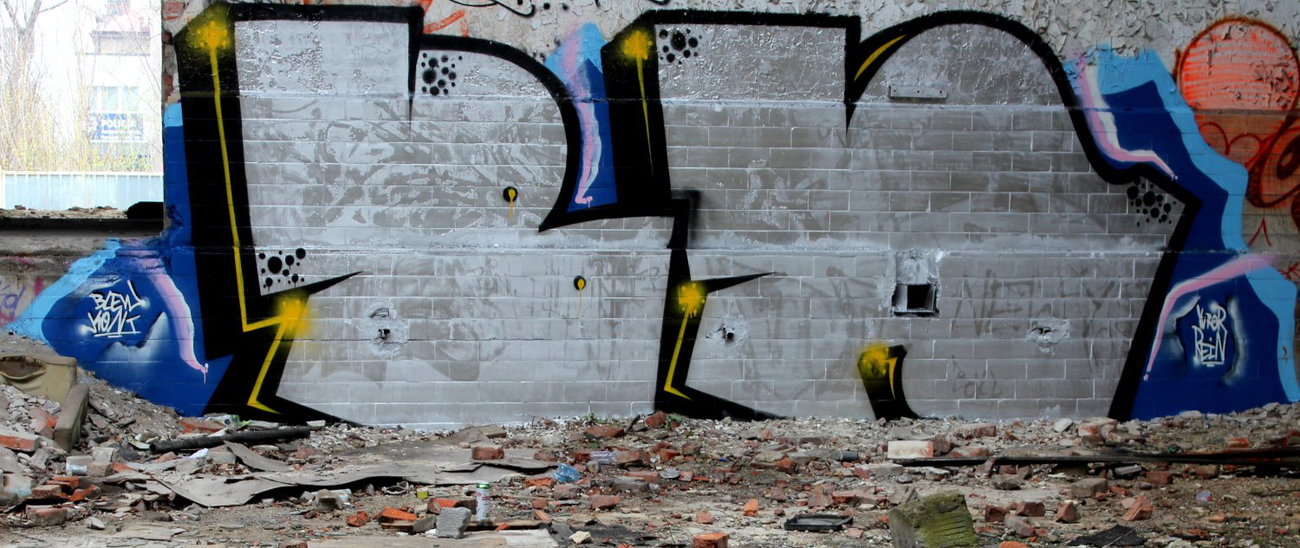 Graffiti Wall - Photo by Rewolwer - BN (2014)