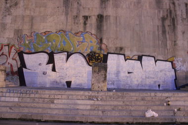 Graffiti Wall - Photo by Rewolwer - BN, BN (2014)