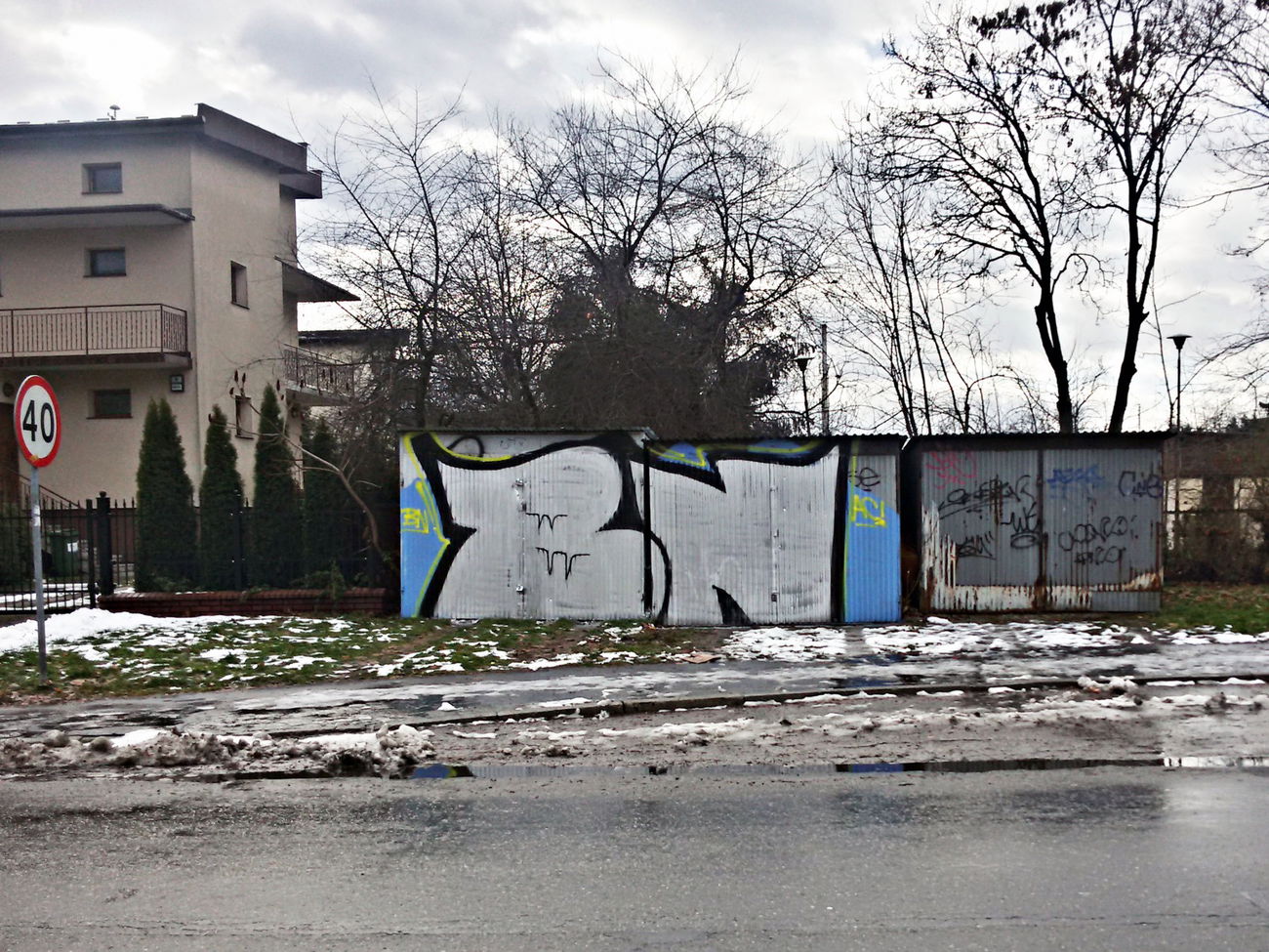 Graffiti Bombing - Photo by Rewolwer - BN
