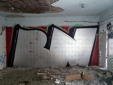 Graffiti Wall - Photo by Rewolwer - BN (2016)