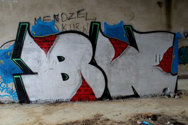 Graffiti Bombing - Photo by Rewolwer - BN, CREW (2015)