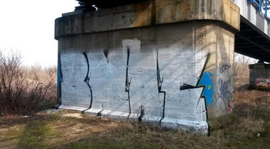 Graffiti Bombing - Photo by Rewolwer - BNACREW (2015)