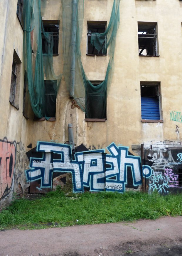 Graffiti Bombing - Photo by Rezh - Rezh (2013)