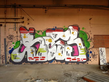 Graffiti Wall - Photo by Rich - rots, wid (2013)