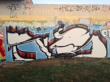 Graffiti Wall - Photo by Rich - rots, wid (2013)