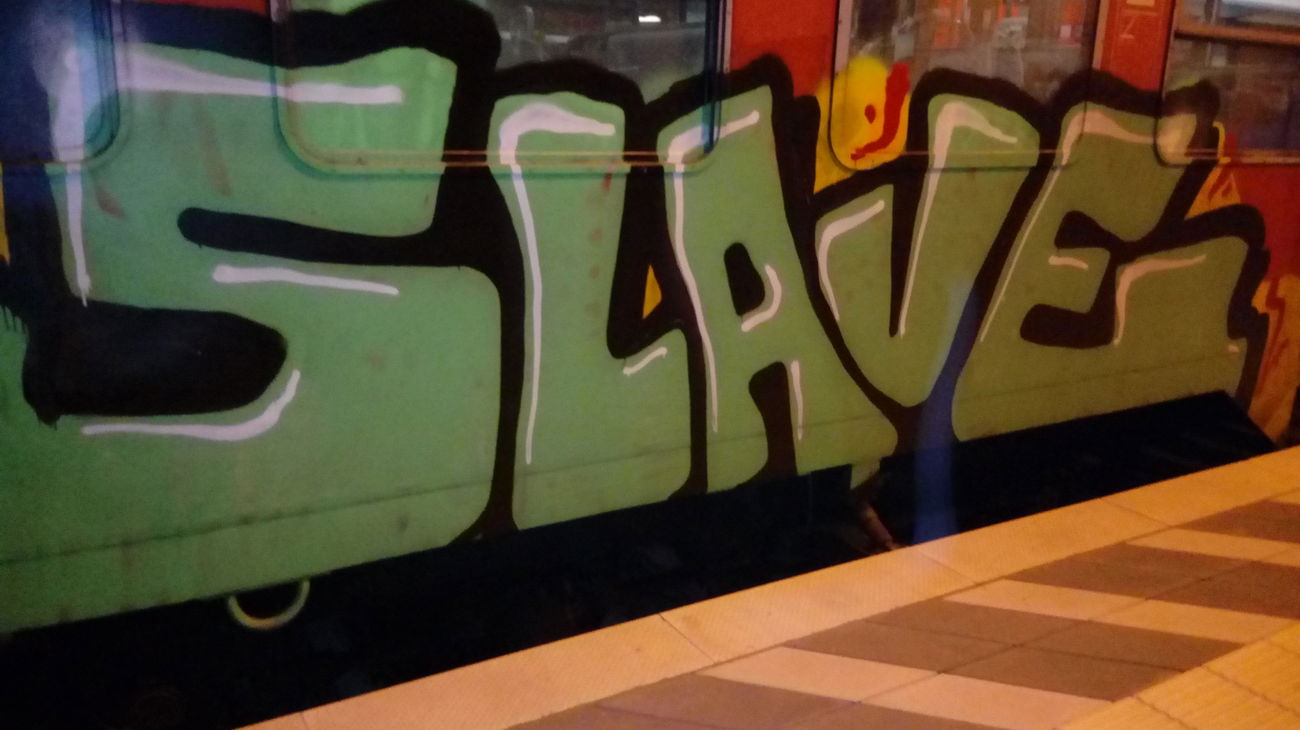 Graffiti Train - Photo by Richtigesbrett - Slave