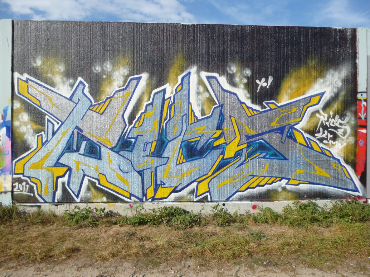Graffiti Wall in Bad Vilbel - Photo by Rics - Rics, Super, Crew (2011)