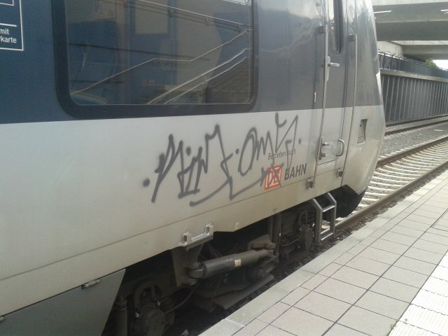 Graffiti Train - Photo by Riimee - rim, oms