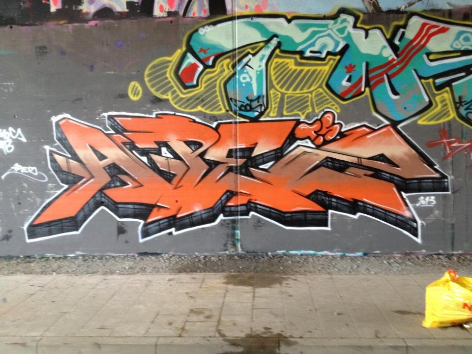 Graffiti Wall - Photo by Ringeldingz - apes (2013)