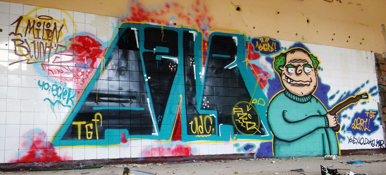 Graffiti Wall - Photo by Rip - AZLR, QZIN