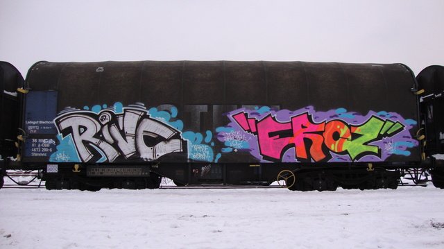 Graffiti Train - Photo by RivSon1 - RIVEROZ (2012)