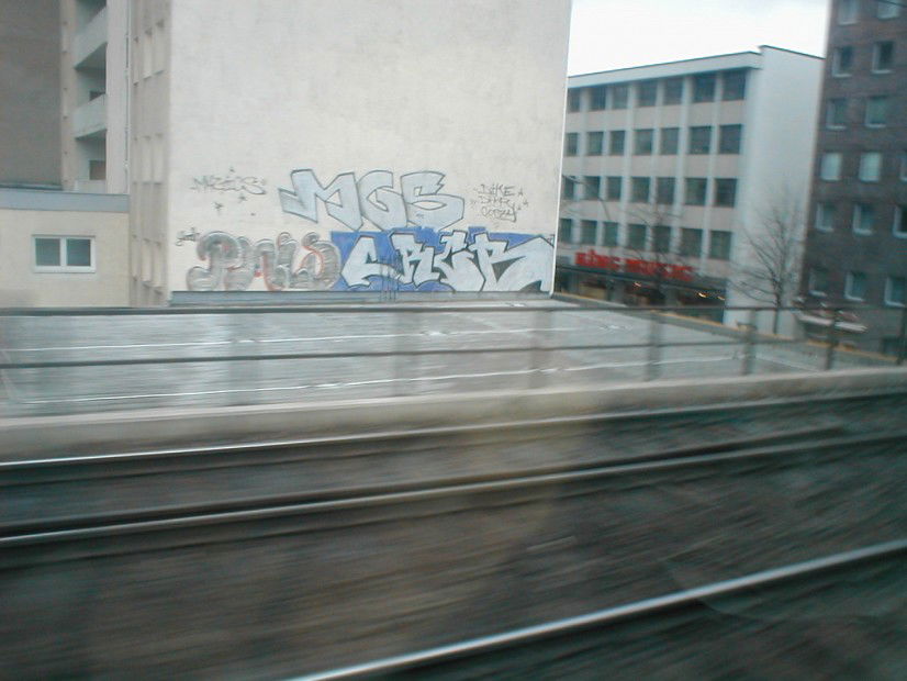 Graffiti Bombing - Photo by Rizah - RCB, MGS, Berlin