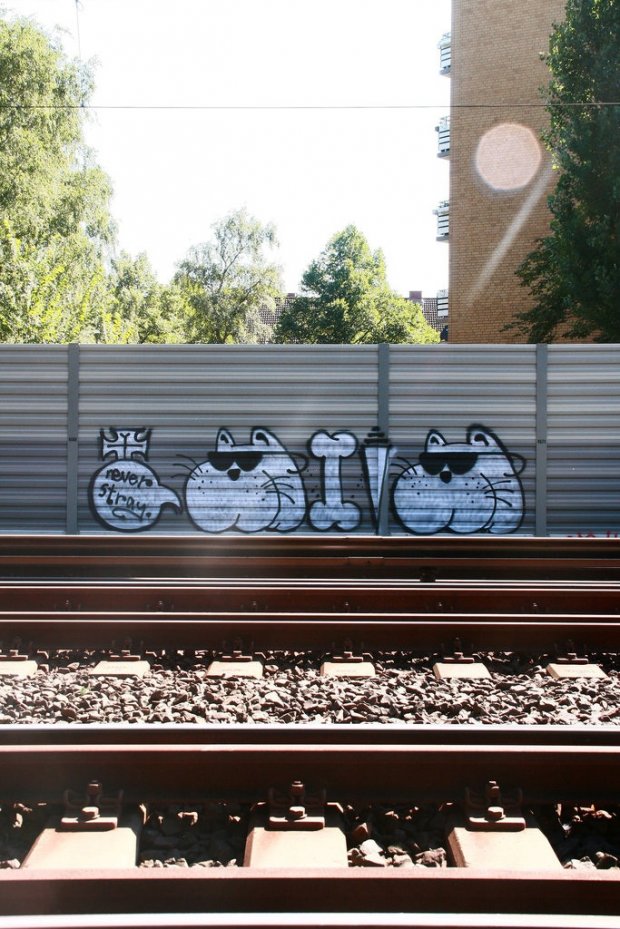 Graffiti Bombing - Photo by Rizah - Toivo, 71, 71ers (2013)