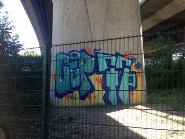 Graffiti Bombing - Photo by Rizah - CSP, 71, 71ers