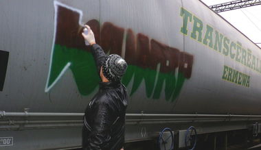 Graffiti Train in Hungary - Photo by RobertPoulsen - kidnap, freight, graffiti (2013)