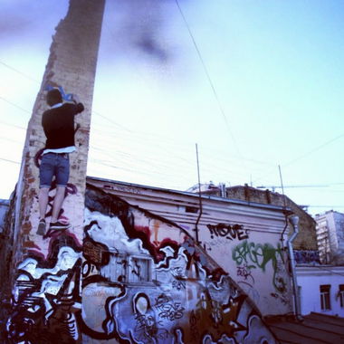 Graffiti Bombing in Moscow - Photo by RoelOne - Roel, Nac (2013)