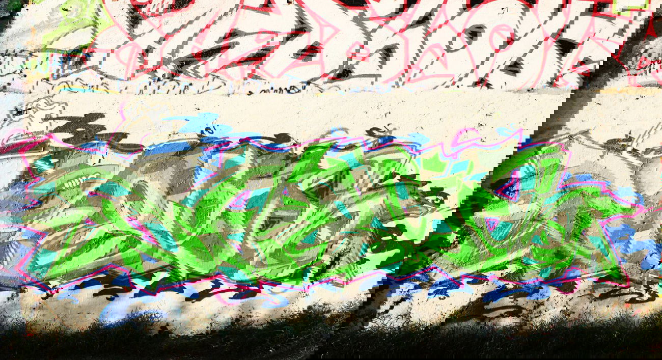 Graffiti Wall - Photo by RogerLawlezz - Deryk (2011)