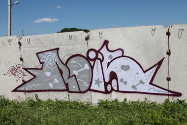 Graffiti Wall - Photo by Rois