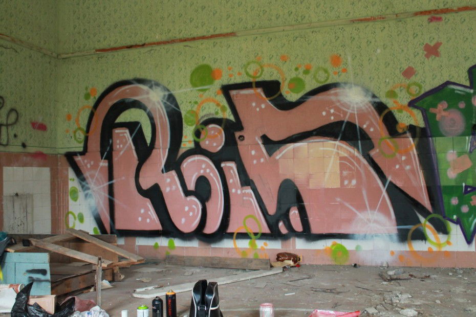 Graffiti Wall - Photo by Rois