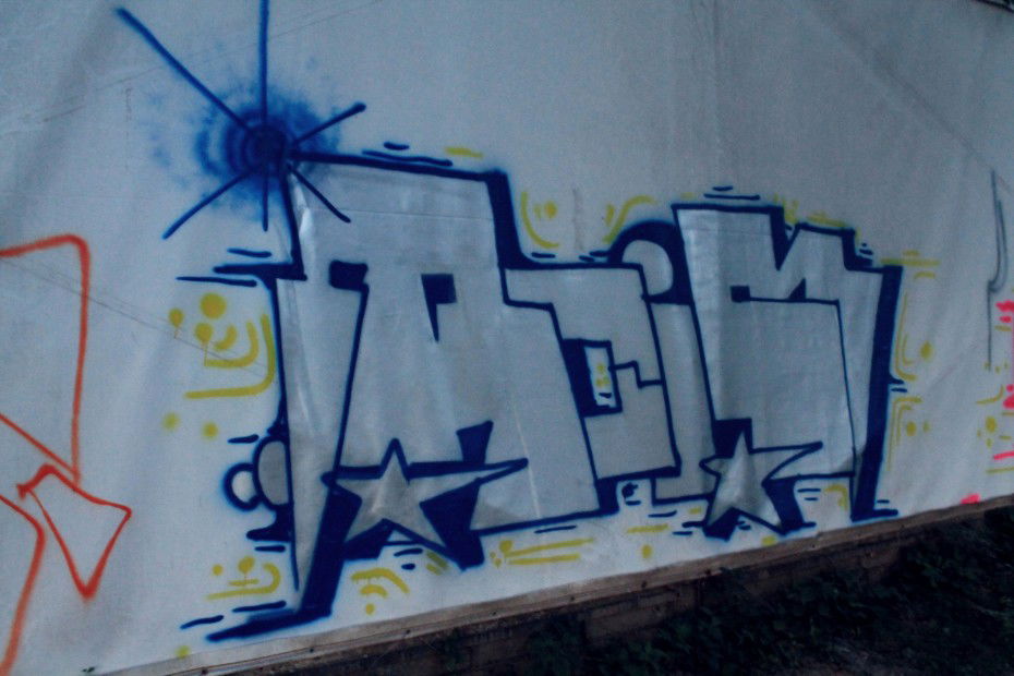 Graffiti Wall - Photo by Rois - rois (2013)