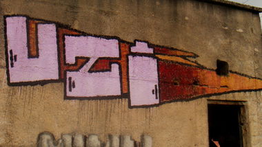 Graffiti Bombing in Hamburg - Photo by RomeoKnight - roll, up (2013)