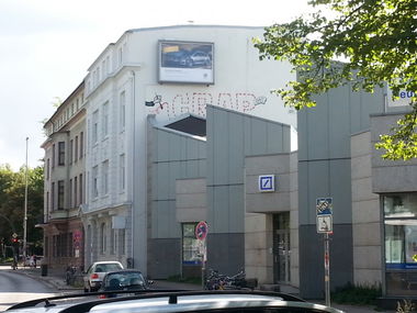 Graffiti Bombing in Hamburg - Photo by Ros41 - Crap (2013)