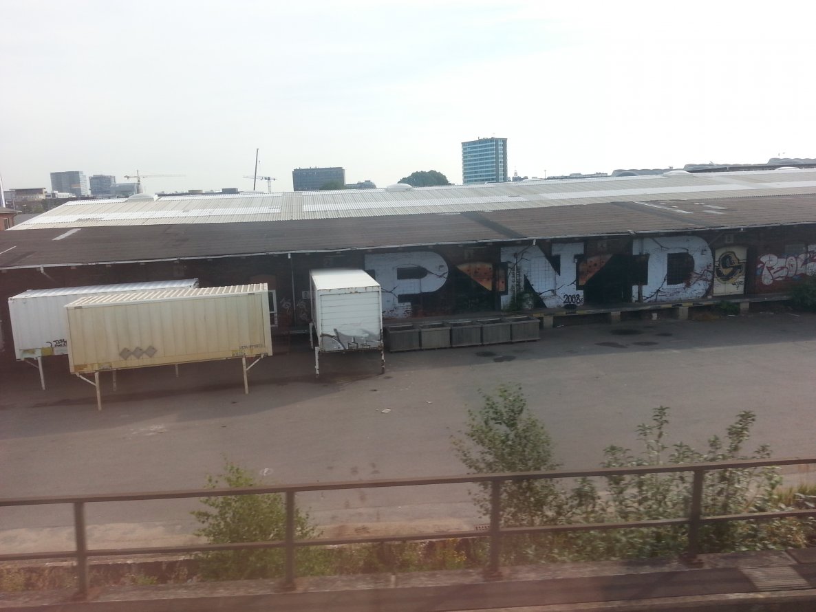 Graffiti Bombing in Hamburg - Photo by Ros41 - PND (2008)