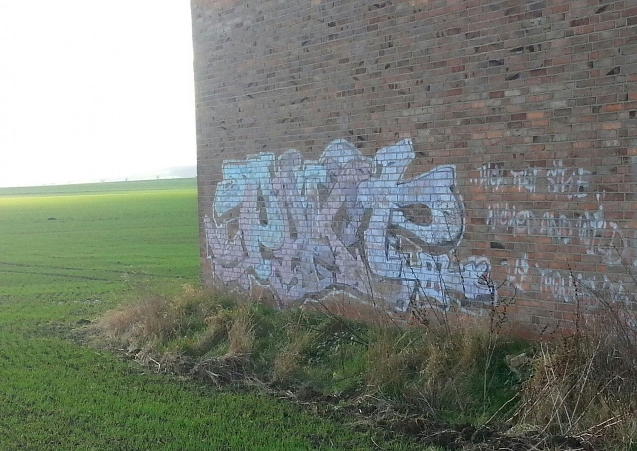 Graffiti Bombing - Photo by Ros41 - Pakt (1999)