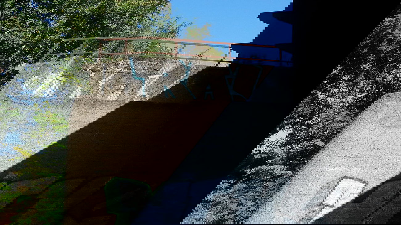 Graffiti Bombing - Photo by Ros41 - Ra, Hck