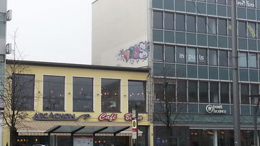 Graffiti Bombing - Photo by Ros41 - Doqs (2012)