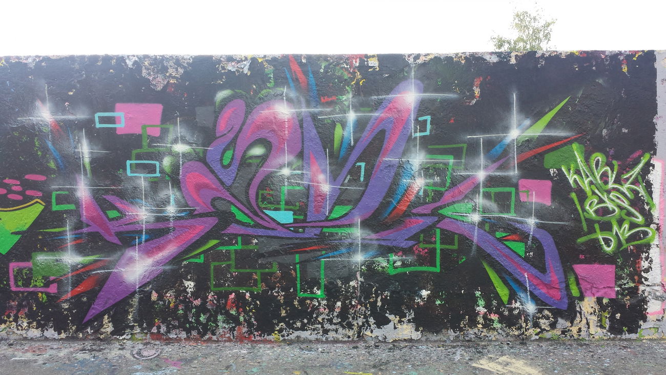 Graffiti Wall in Wohnort - Photo by RoseRBTS - Roser