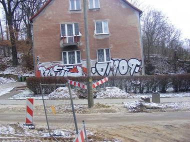 Graffiti Bombing - Photo by Roseone