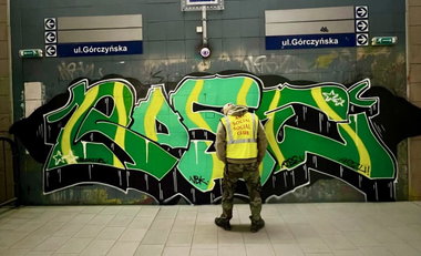 Graffiti Bombing - Photo by Roseumour - bombing (2024)
