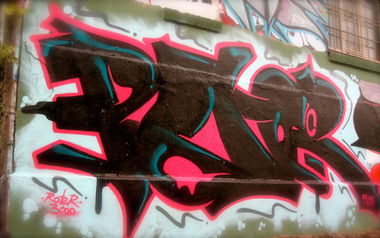 Graffiti Bombing - Photo by Roter3000 - Roter3000, Clyde, Bonney (2013)