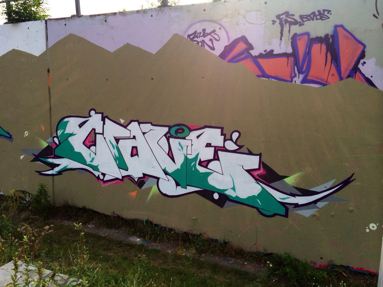 Graffiti Wall - Photo by RowdyTakeOver - Crave, Abend, nomoneyforcans