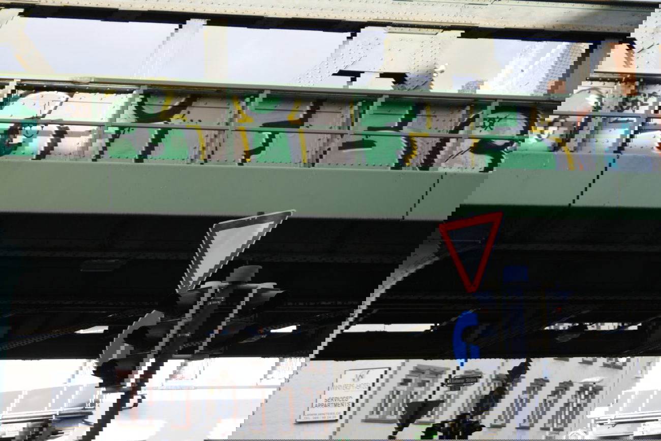 Graffiti Bombing - Photo by Rudi81 - GIFS (2013)