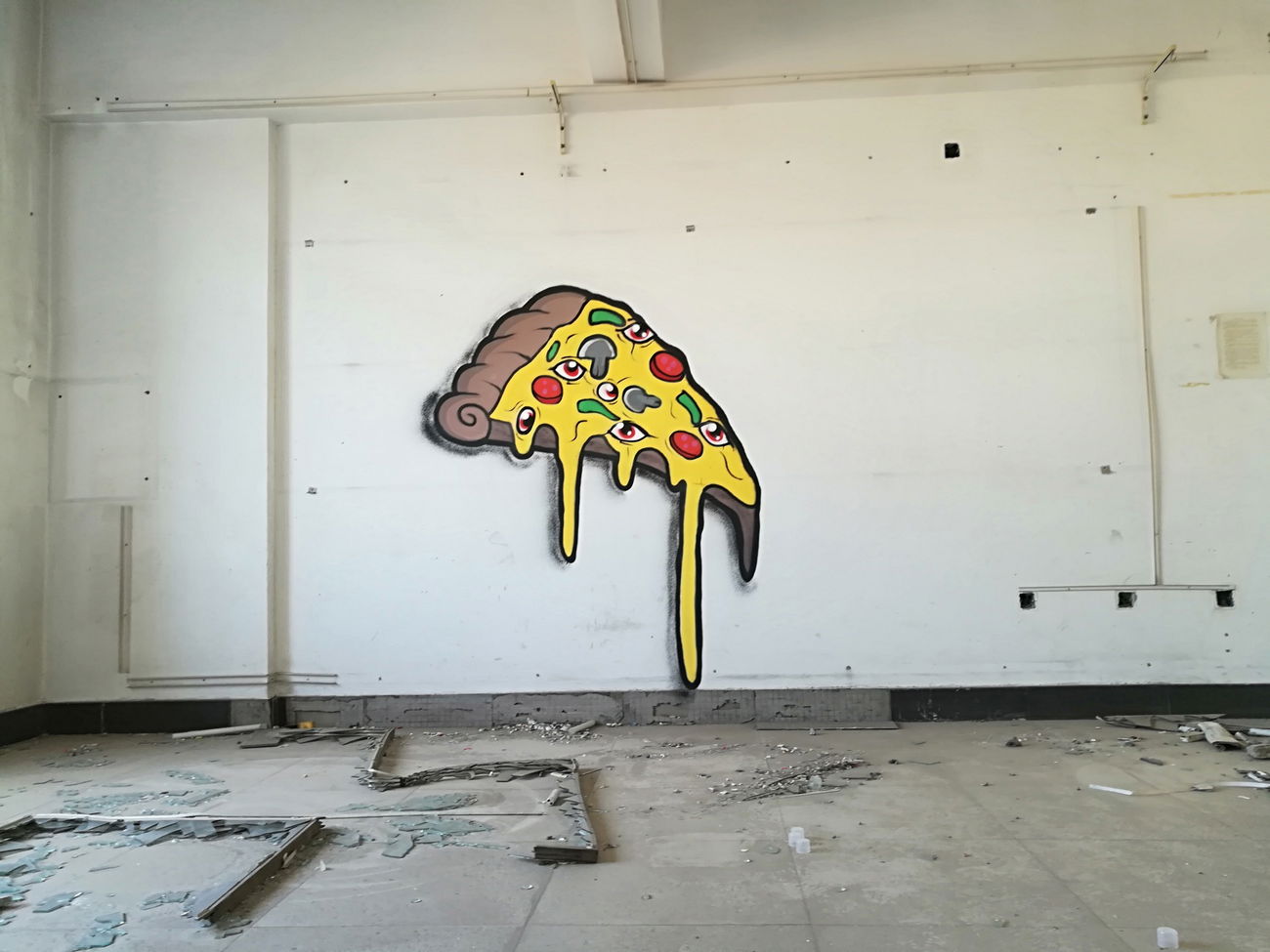 Graffiti Wall - Photo by RuloCrew - Pizza, eye, crazy