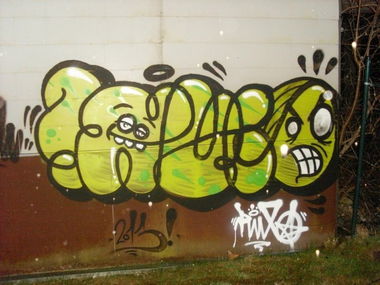 Graffiti Bombing - Photo by RuloCrew
