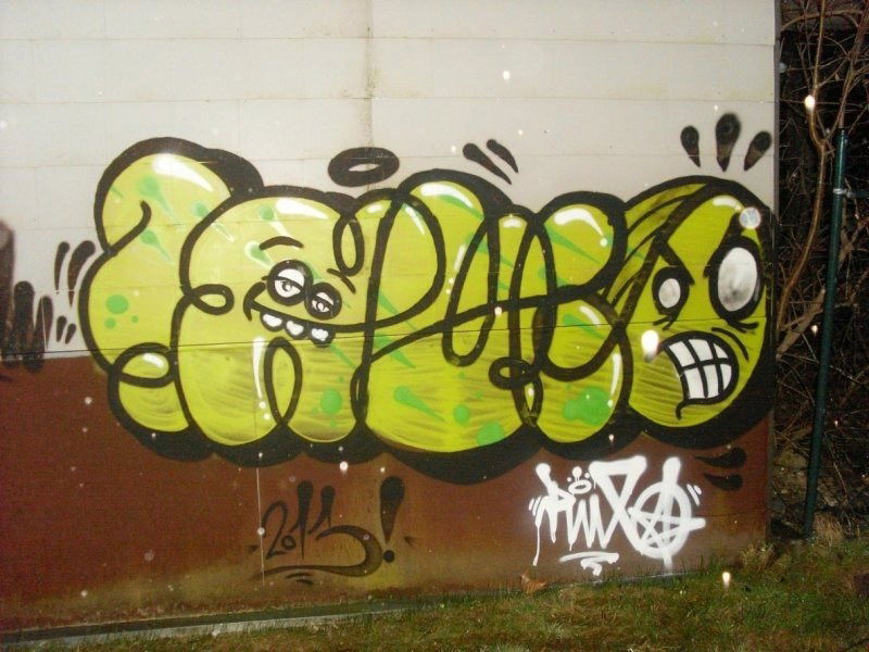 Graffiti Bombing - Photo by RuloCrew