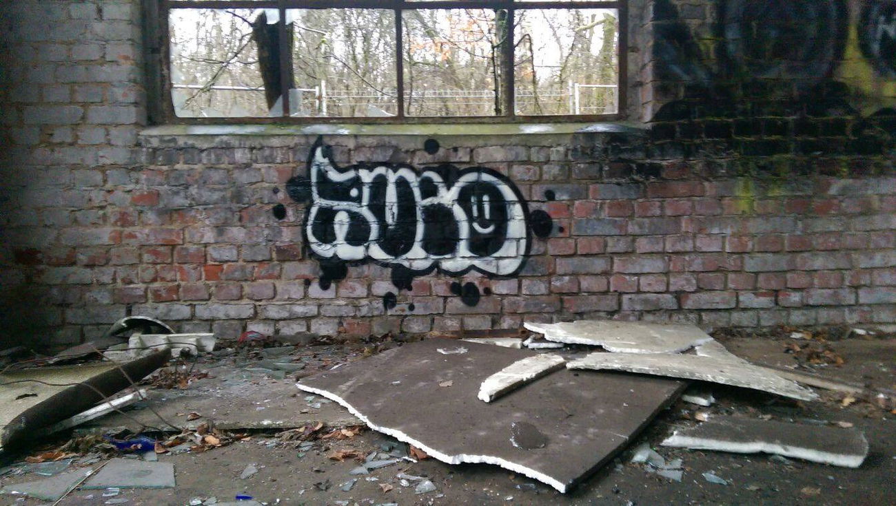 Graffiti Wall - Photo by RuloCrew - lost, place (2015)