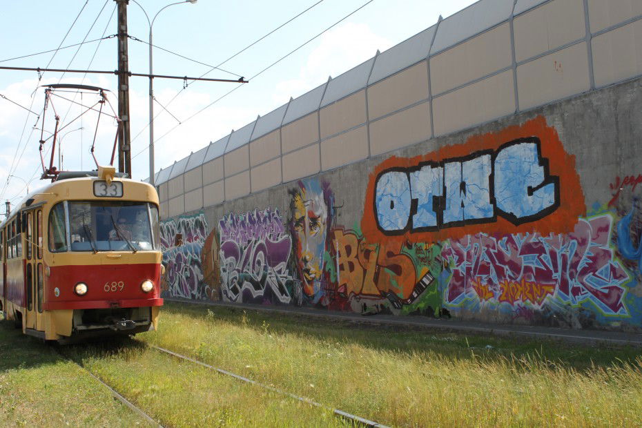Graffiti Bombing in Yekaterinburg - Photo by Ruos (2013)