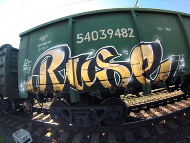 Graffiti Train - Photo by Ruse107 (2013)