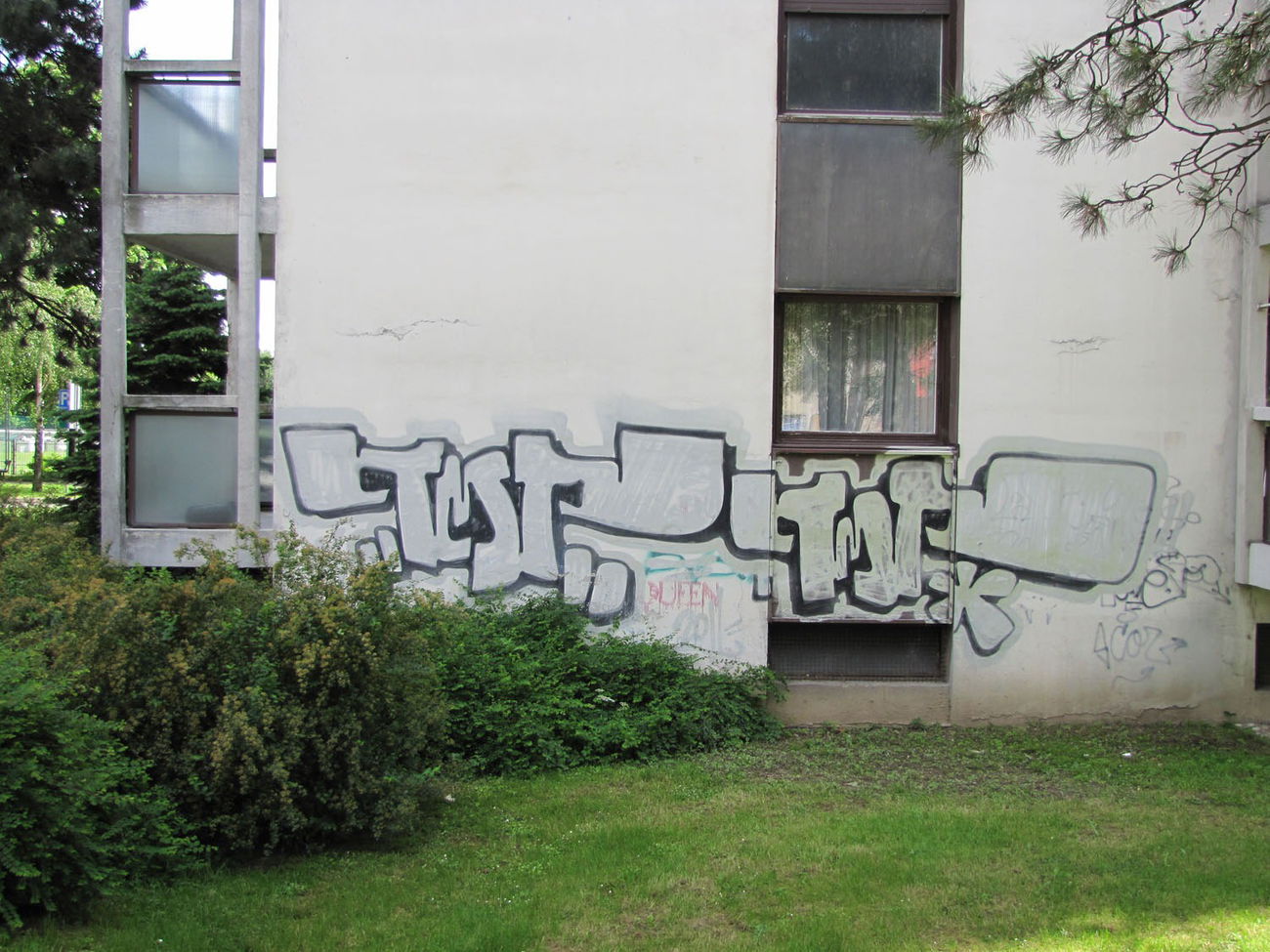 Graffiti Bombing - Photo by Rvacka - pmp