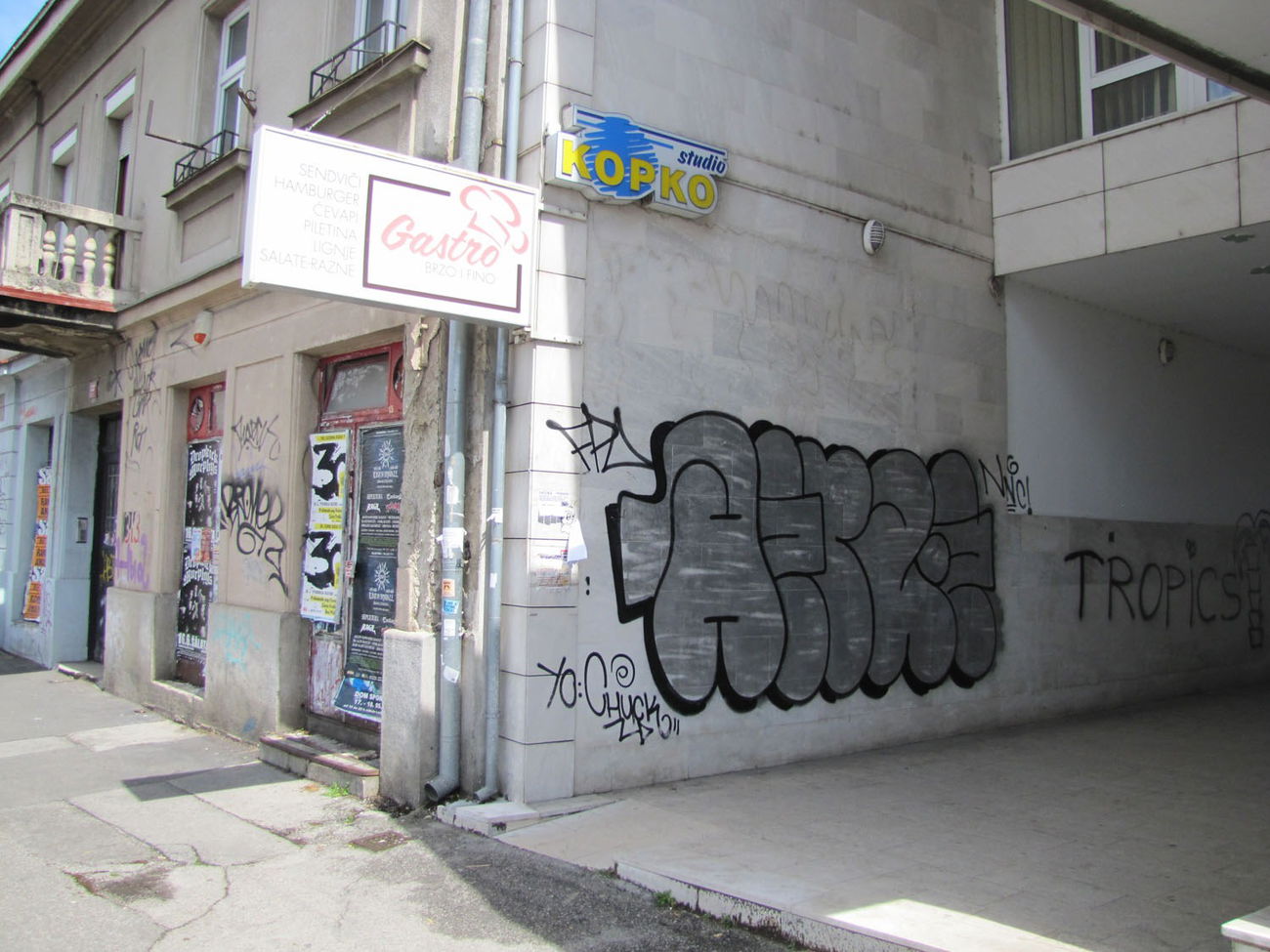 Graffiti Bombing - Photo by Rvacka - Ziher, Herzi