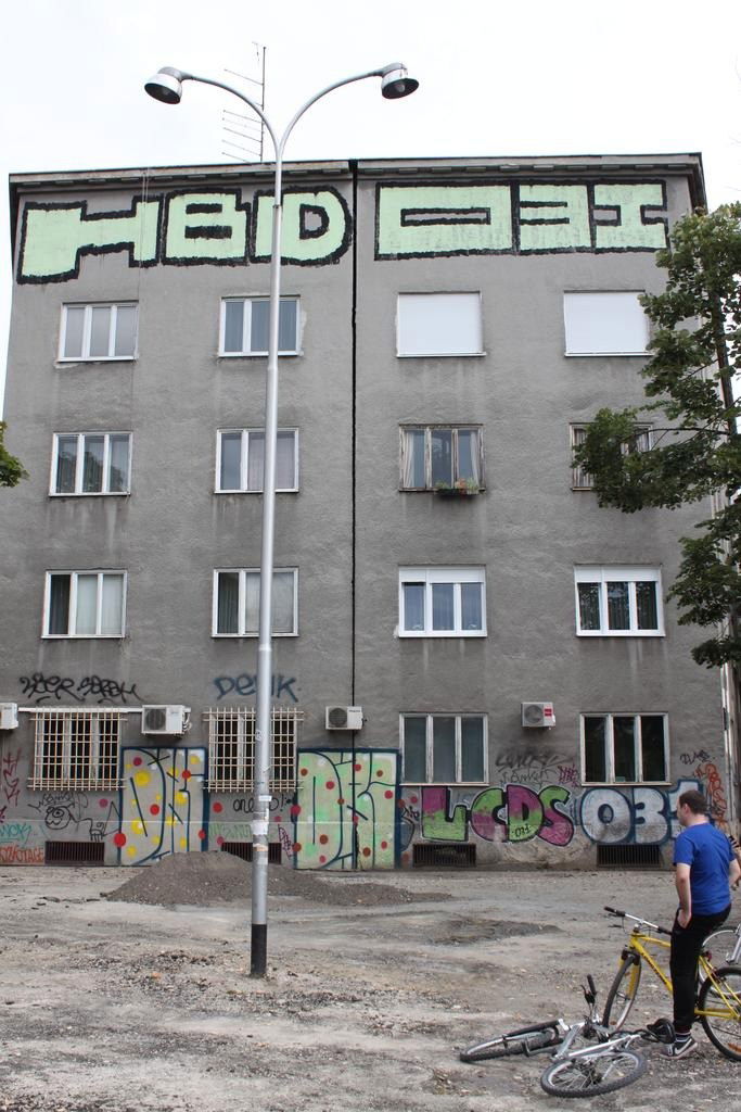 Graffiti Bombing - Photo by Rvacka - HBID, 031, DHBI