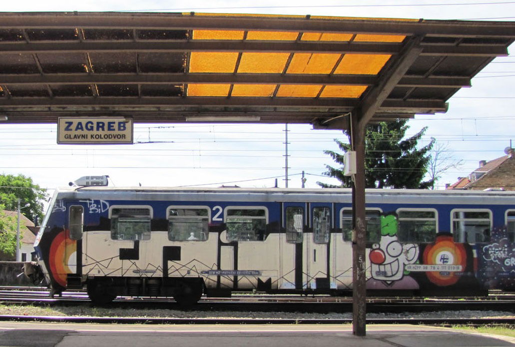 Graffiti Train - Photo by Rvacka - Simple