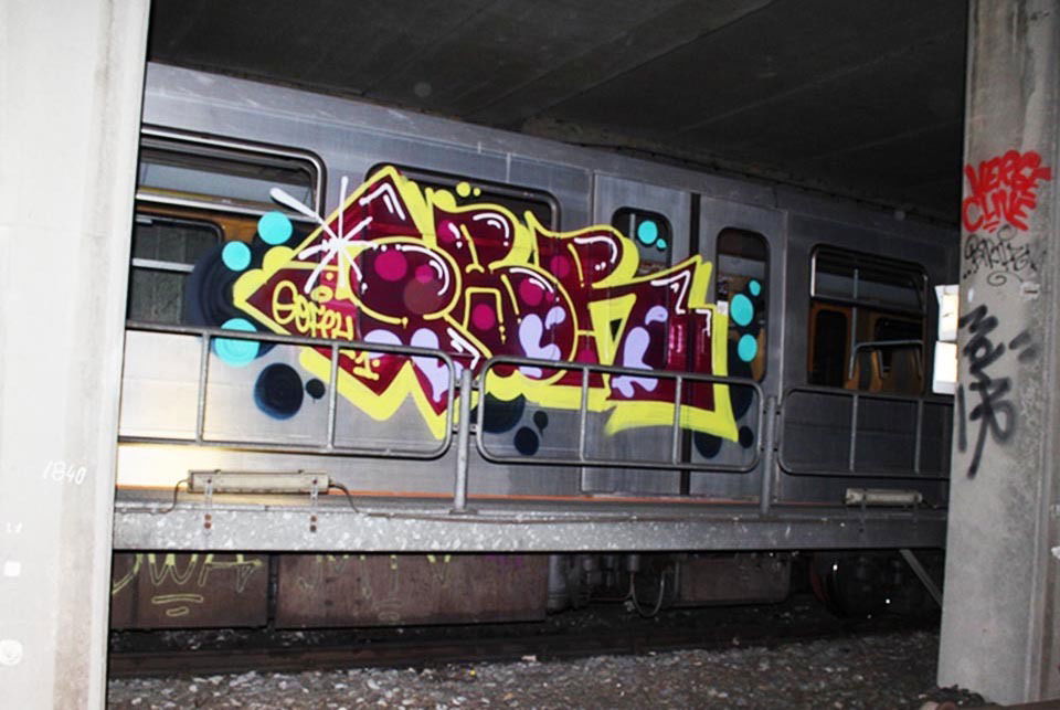 Graffiti Train - Photo by Rvacka - GBR, CREW