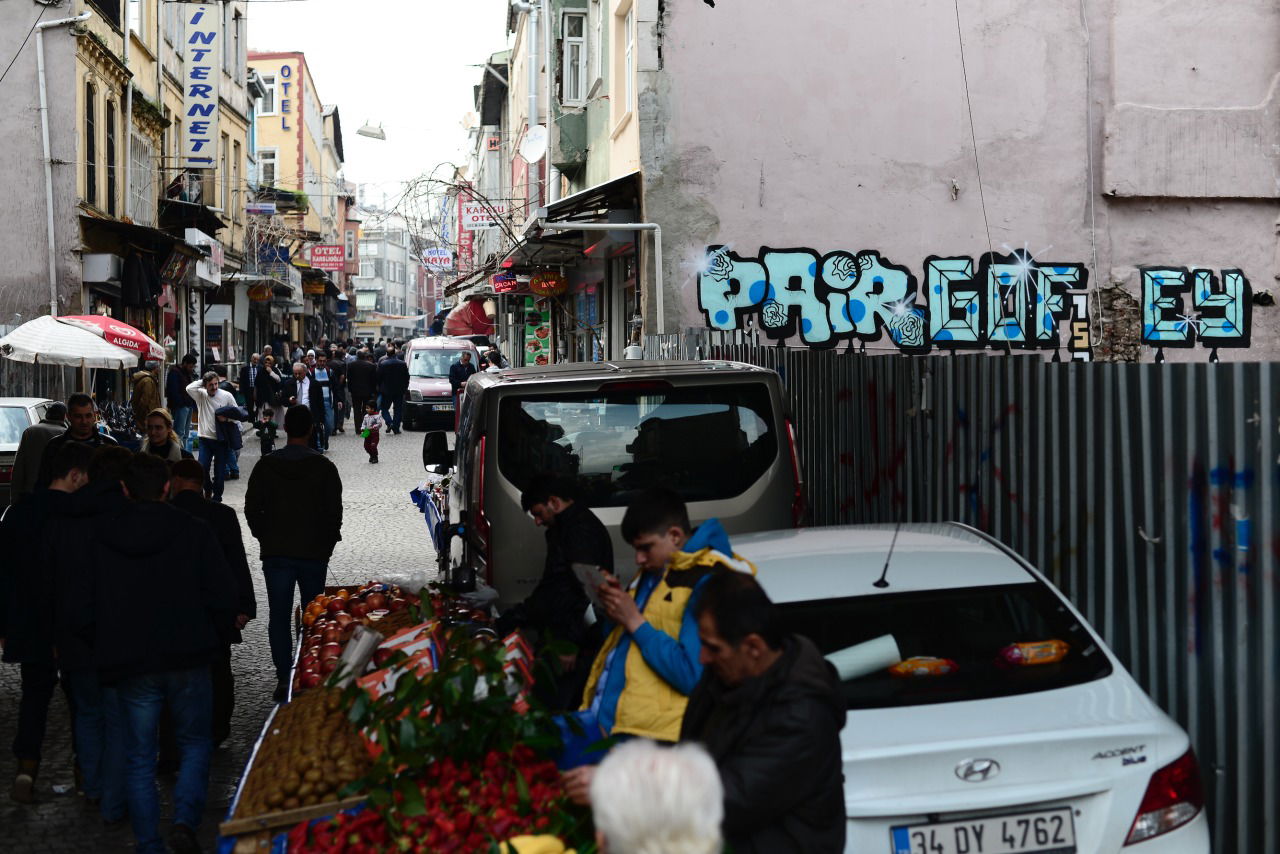 Graffiti Bombing - Photo by Rvacka - PAIR, GOFEY