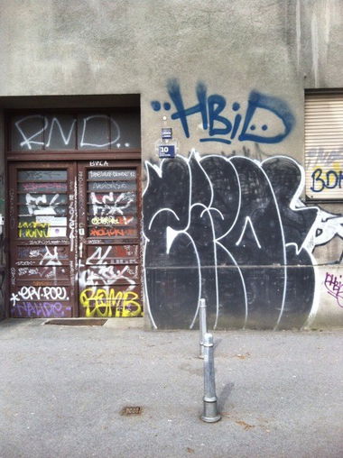 Graffiti Bombing - Photo by Rvacka - zipo, zipoe, hbid
